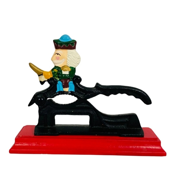 Vintage Cast Iron Nut Cracker Wood Base Hand Painted Metal Soldier King - Picture 1 of 6